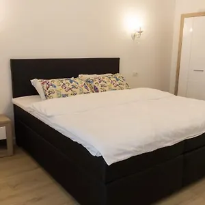 Otel M, Bükreş